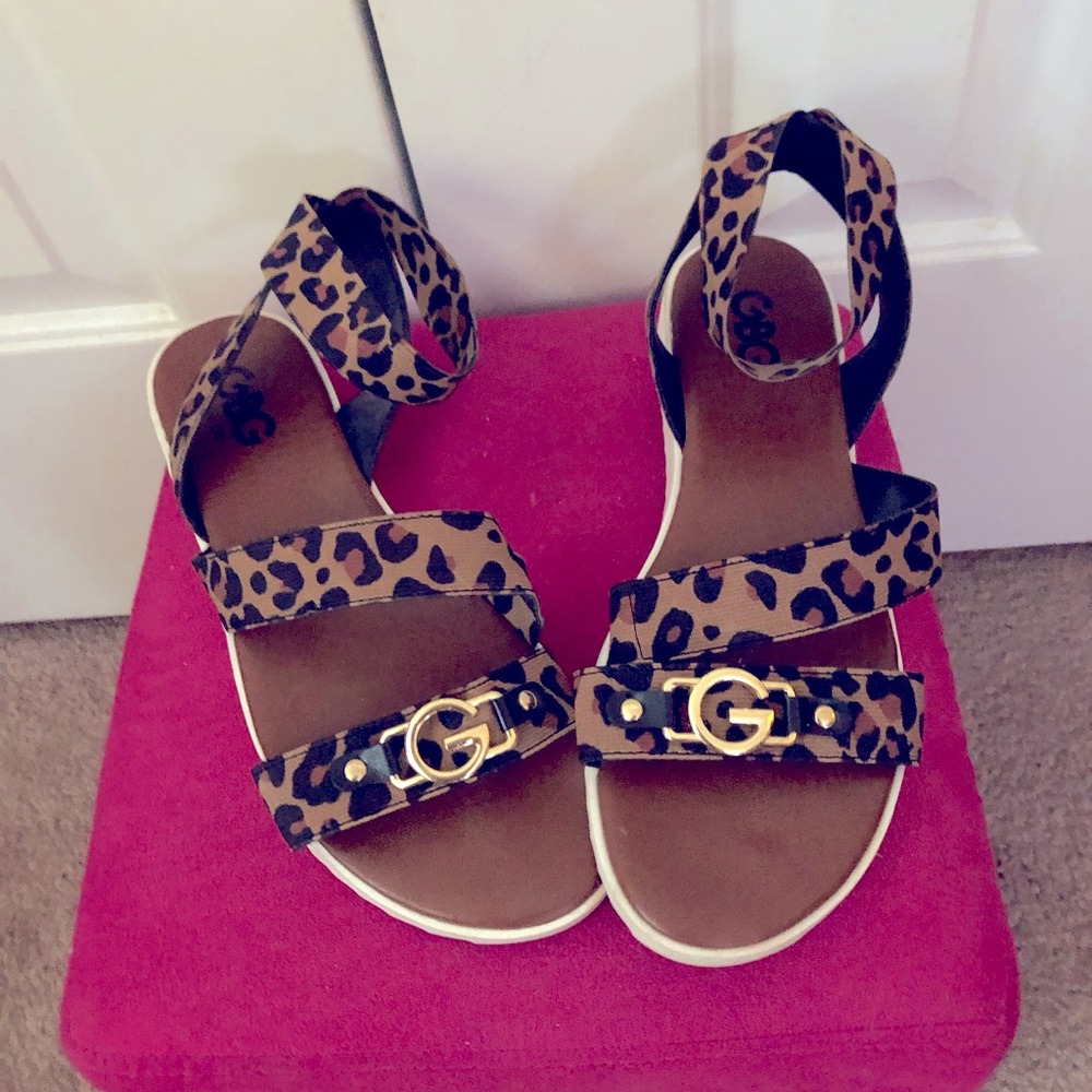 LNWOT GBG Los Angeles sandals